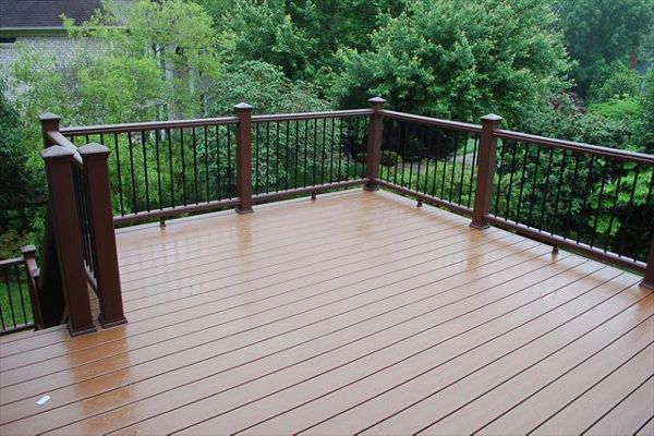 Trex Transcend Treehouse deck & Transcend Vintage Lantern handrails in Winston Salem, NC.
