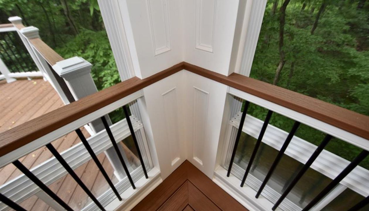 Trex Cocktail Railing - Tiki Torch Accents