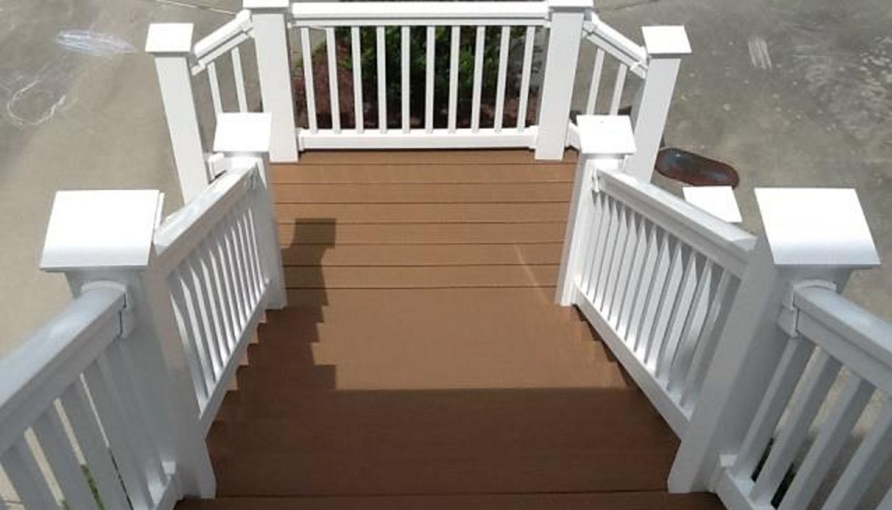 Great wide set of Trex Beach Dune stairs are welcoming