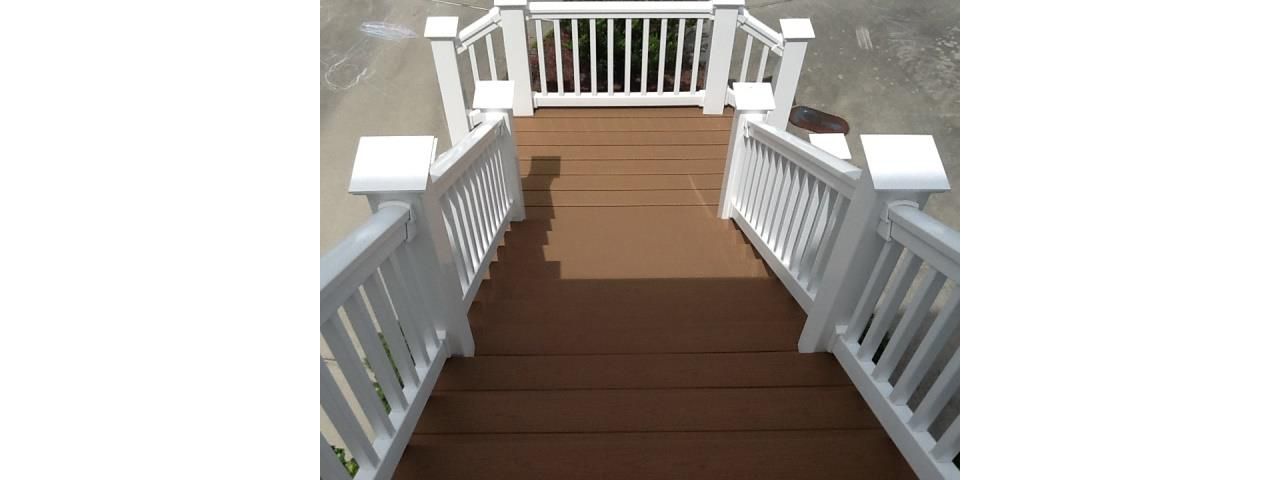 Great wide set of Trex Beach Dune stairs are welcoming