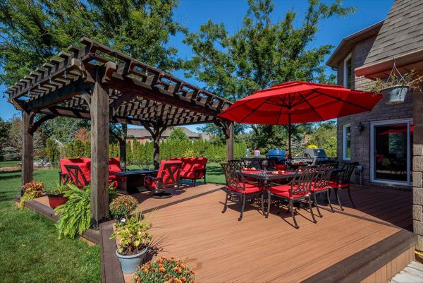 Brown composite decking using Transcend Tiki Torch with Vintage Lantern Trim and custome wood pergola - Orangeville, Caledon, Alliston, Bolton, Schomberg, Nobelton