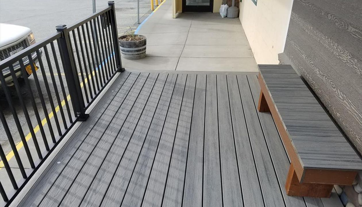 Trex Transcends decking with signature railing and trex lighting system