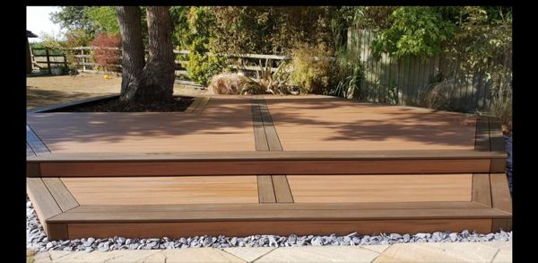 Trex Transcend composite decking in Tiki Torch with Spiced Rum border,
