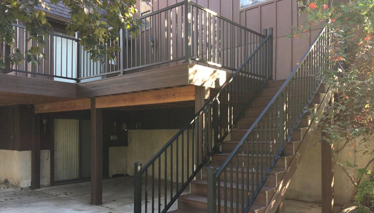 Large deck in Sandy Utah with Trex Signature railing and Trex Transcend decking.