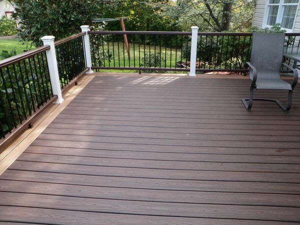 Trex Transcend Spice Rum Decking, Vintage Lantern Transcend Railing