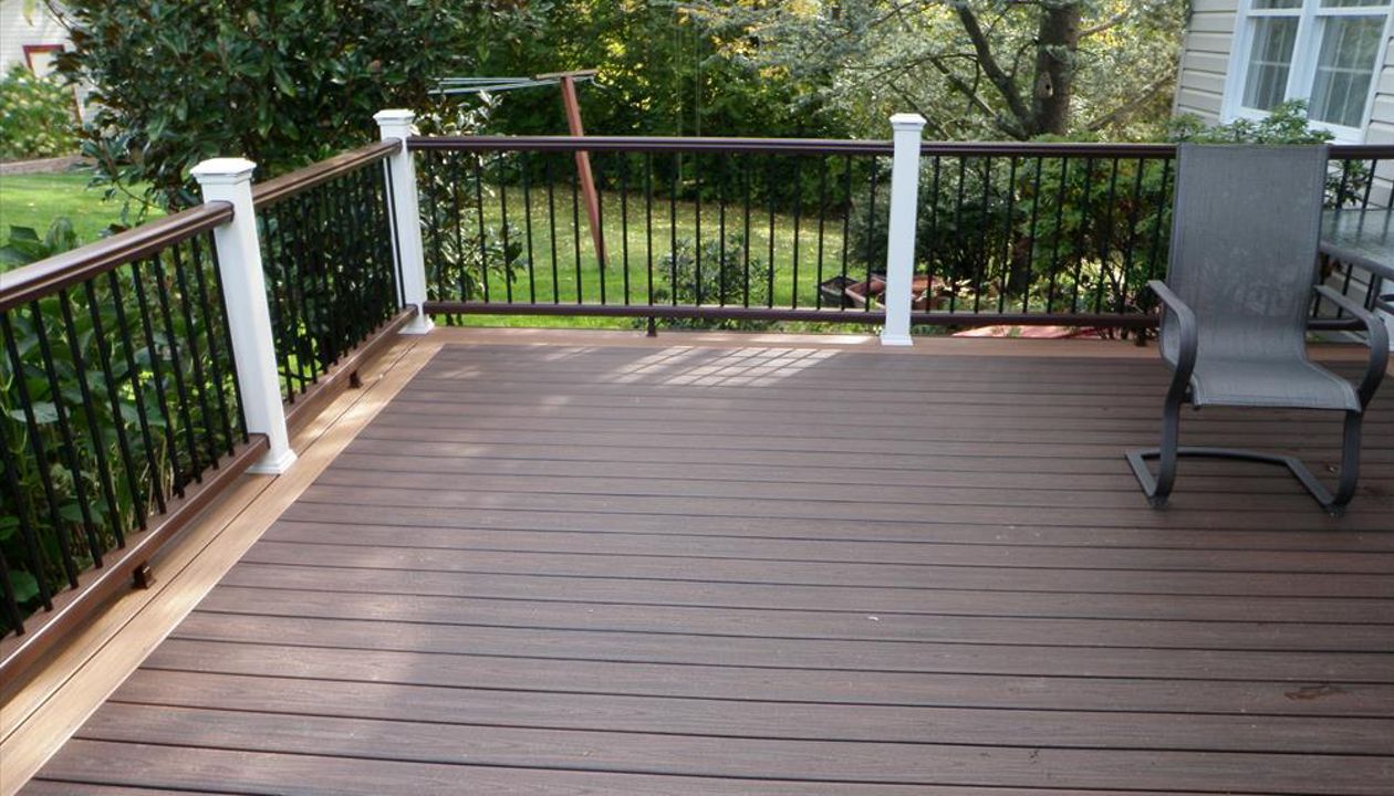 Trex Transcend Spice Rum Decking, Vintage Lantern Transcend Railing