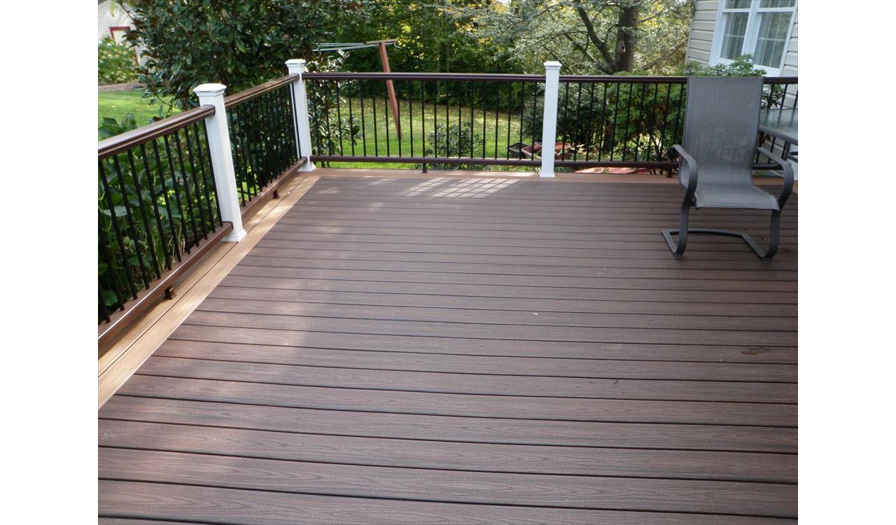 Trex Transcend Spice Rum Decking, Vintage Lantern Transcend Railing