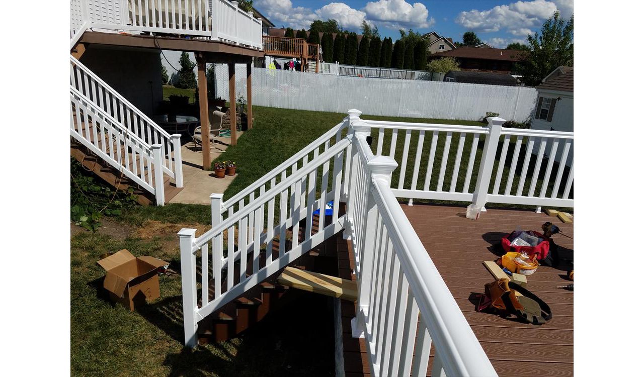 Custom Trex Select Saddle Deck in PA