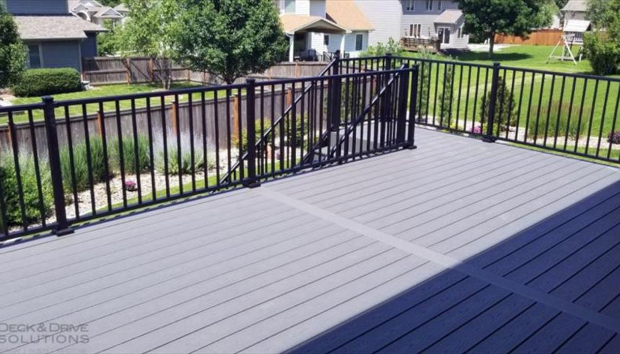 Trex Enhance Clam Shell