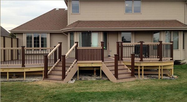 Trex Transcend Vintage Lantern and Rope Swing decking with cocktail rail