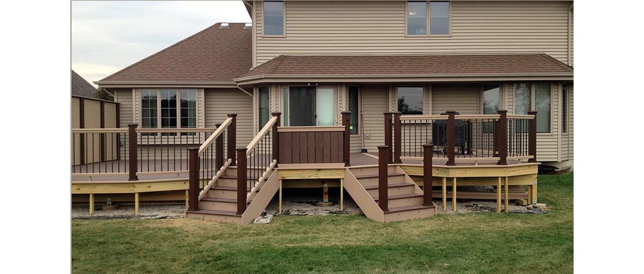Trex Transcend Vintage Lantern and Rope Swing decking with cocktail rail