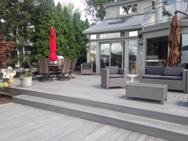 Deck on Union Lake in West Bloomfield, MI., constructed out of Trex Transcend Tropical decking in Island Mist.