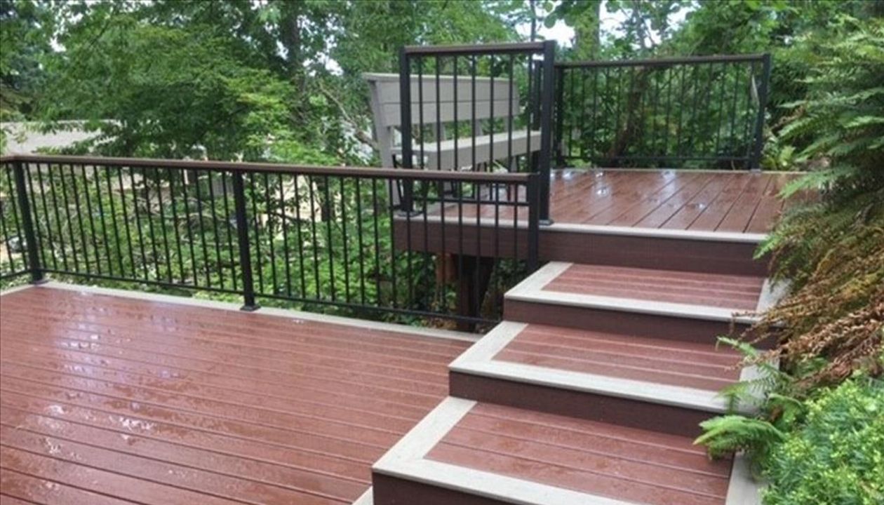 Trex Transcend Fire Pit with Rope Swing Border.