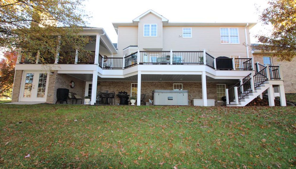 Custom Trex Transcends Deck in Roanoke