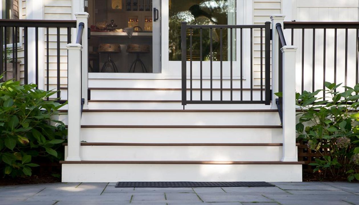 Trex Toasted Sand deck in Redmond, WA