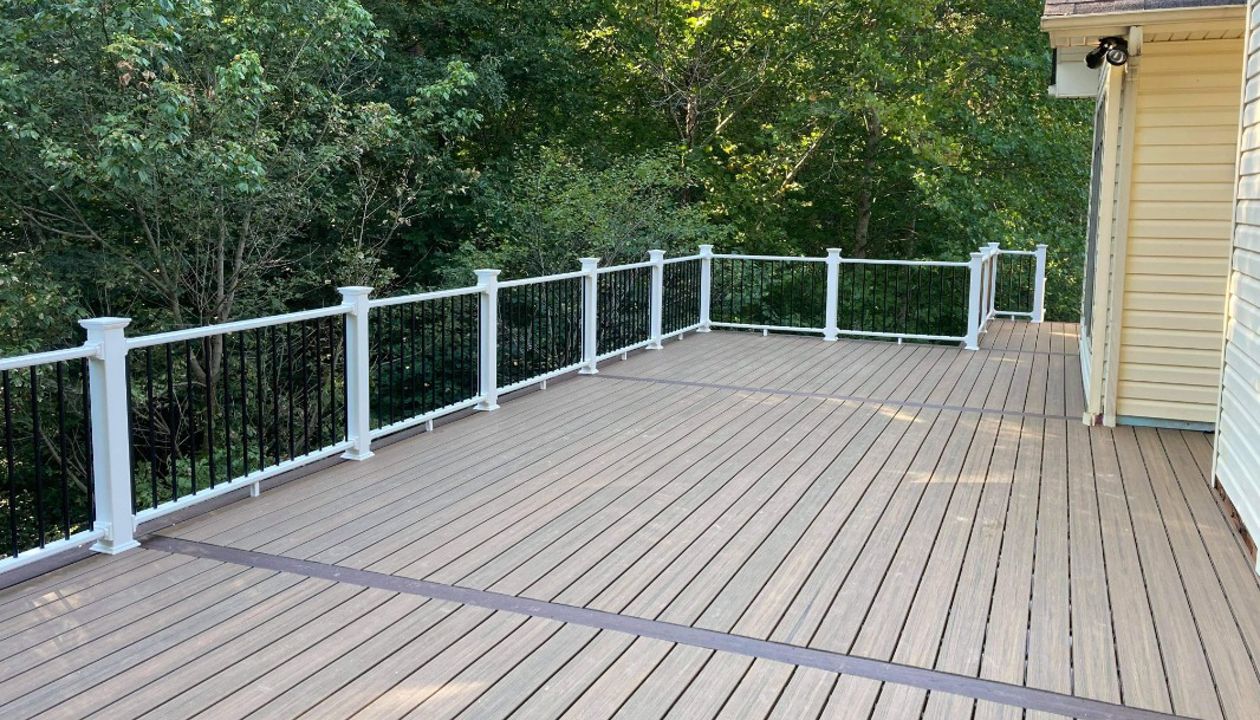 Trex Enhance Naturals Toasted Sand deck