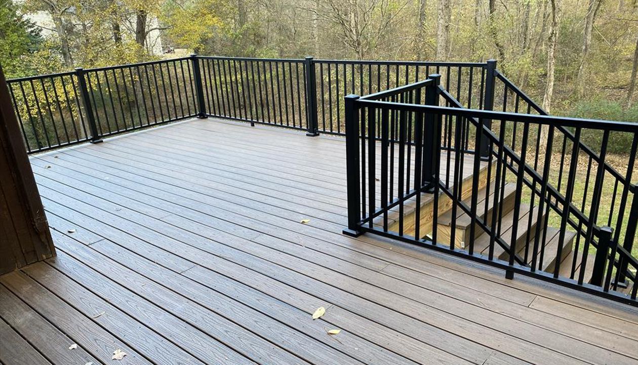 Rear Deckwith Spiced Run and Signature Railing