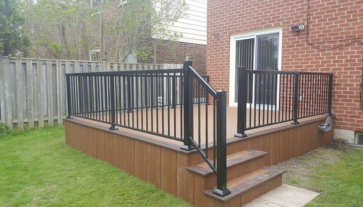 Tree House and Vintage Lantern to create this 2 tone deck surface. The customers were happy with their outdoor entertaining area.