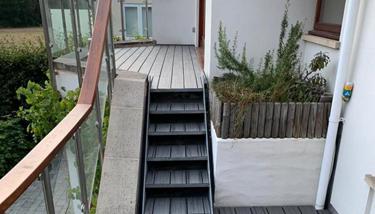 Trex Transcend Island Mist balcony- Bosworth