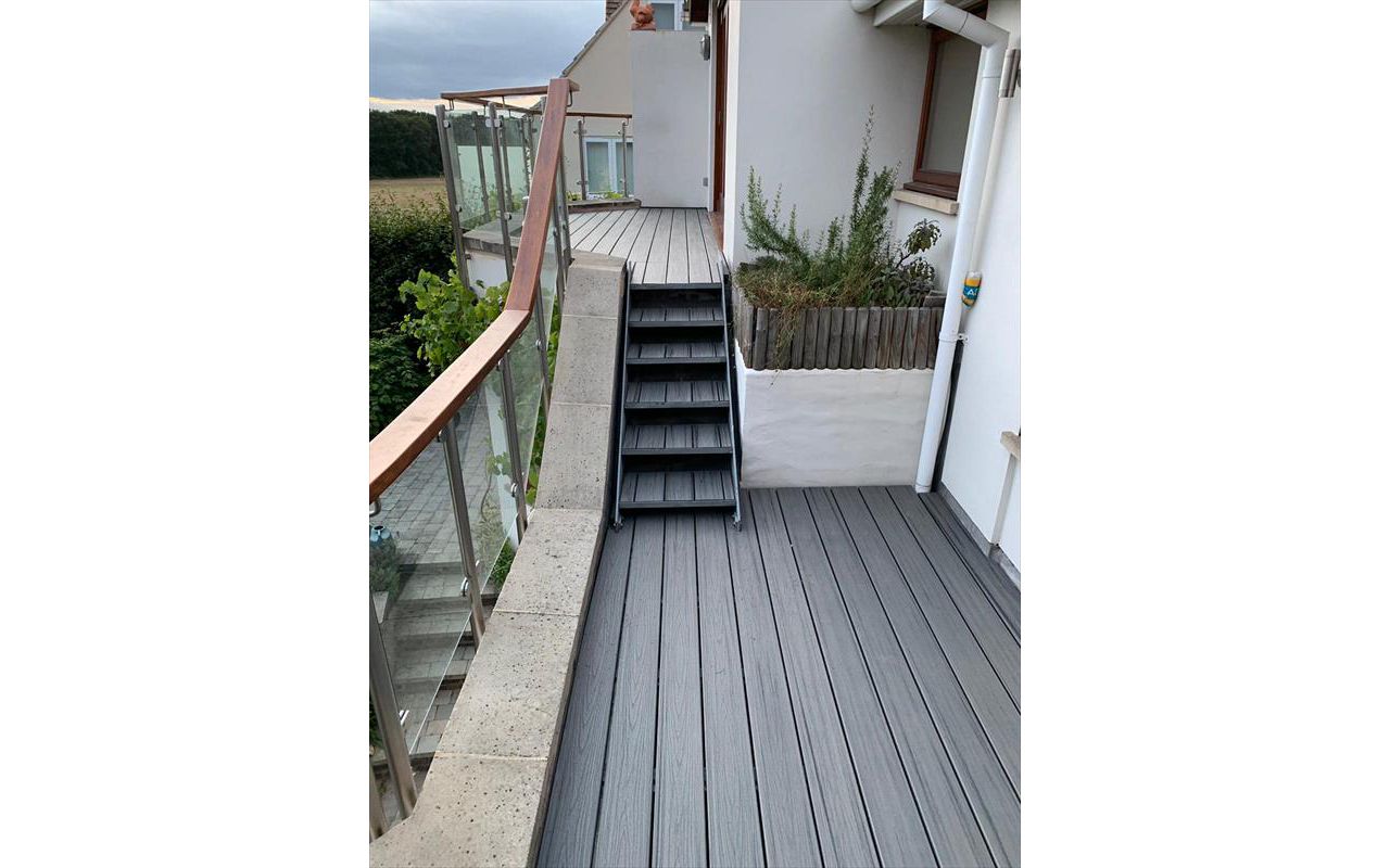 Trex Transcend Island Mist balcony- Bosworth