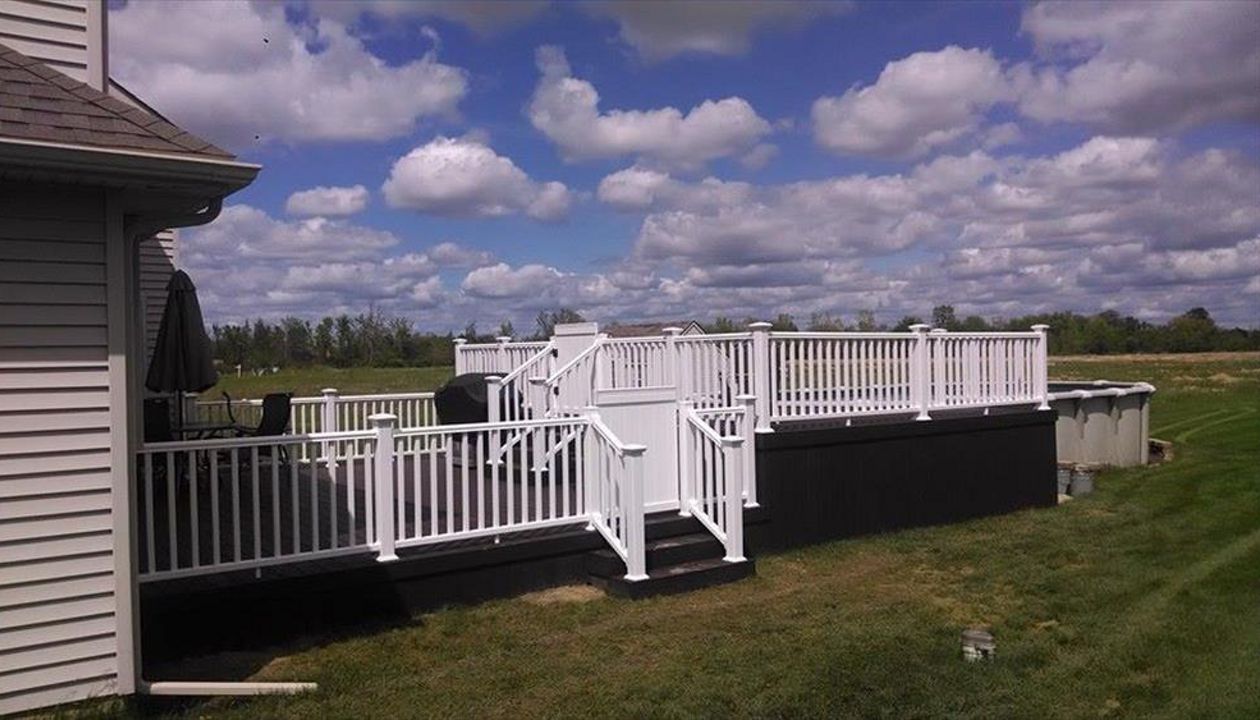 Trex Transcend decking, Fenton Vintage Lantern