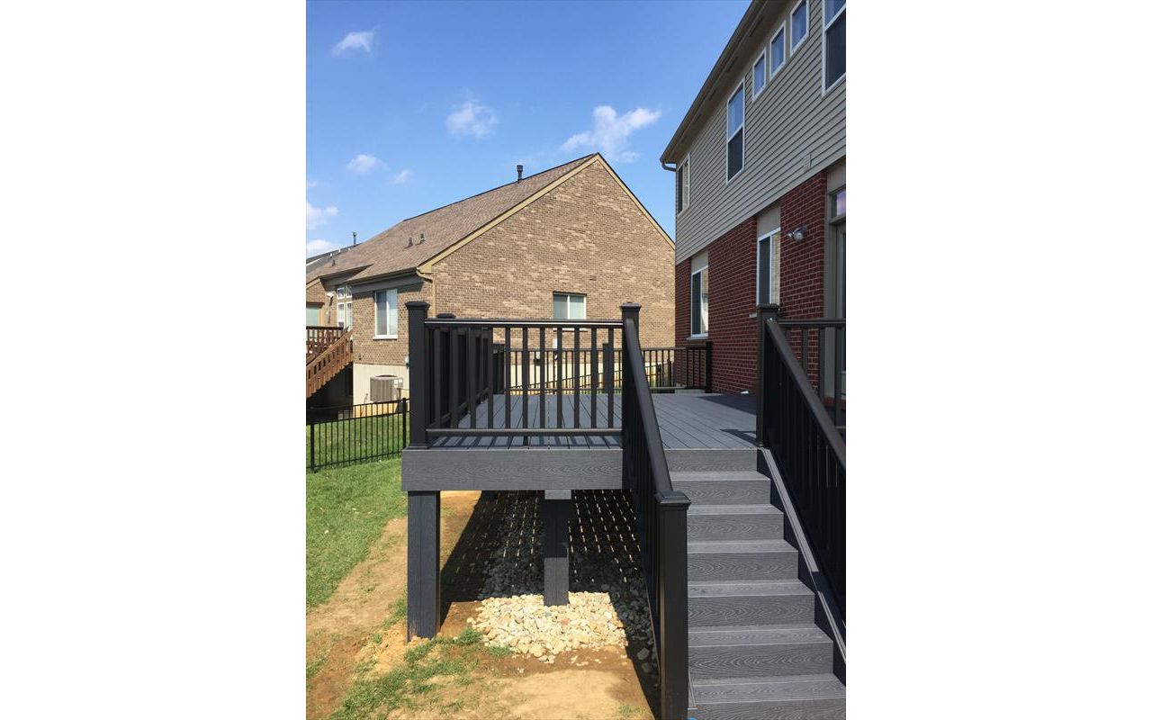 Trex Select Winchester Grey decking with Trex Transcend black composite railing