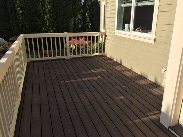 woodland brown decking with off-white rails