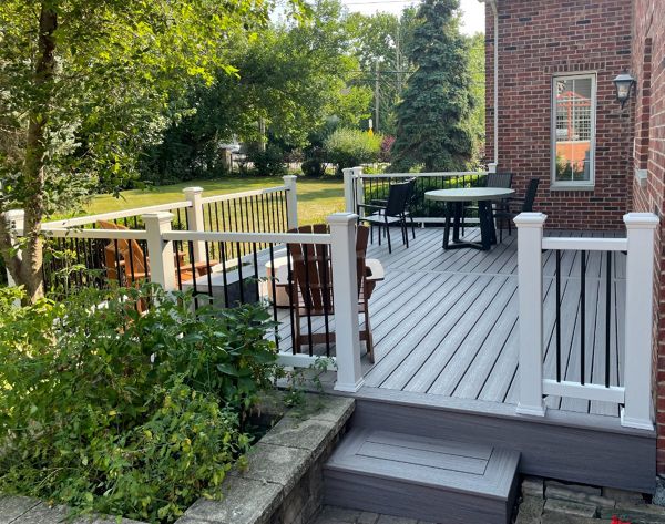 Rocky Harbor Decking With Trex Select Railing