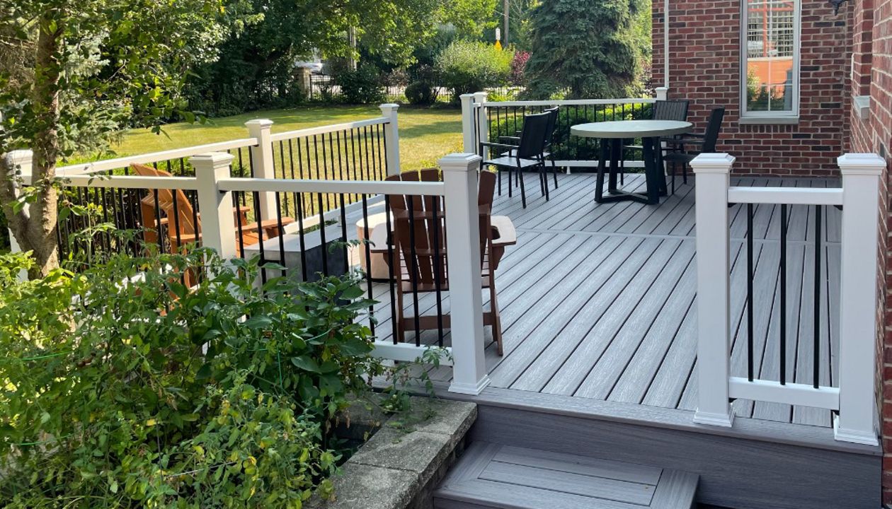 Rocky Harbor Decking With Trex Select Railing