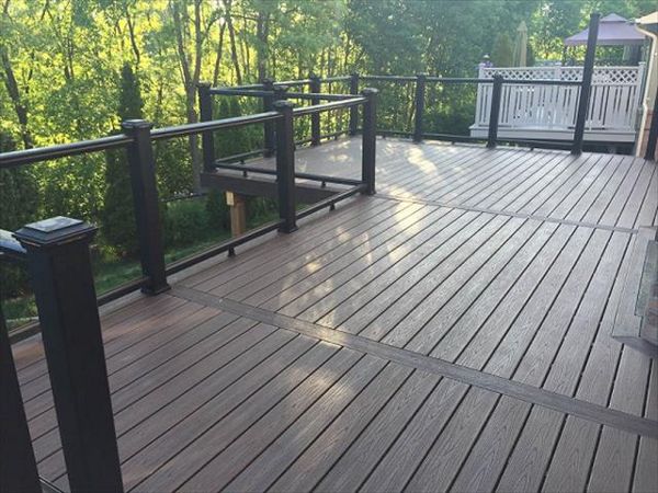 Deck made with Vintage Lantern and TREX black TREX railing, built in:  Aurora, King City, Oak Ridges, Richmond Hill, Newmarket, Toronto, Mississauga, Mount Albert, Vaughan, Bradford, Stouffville