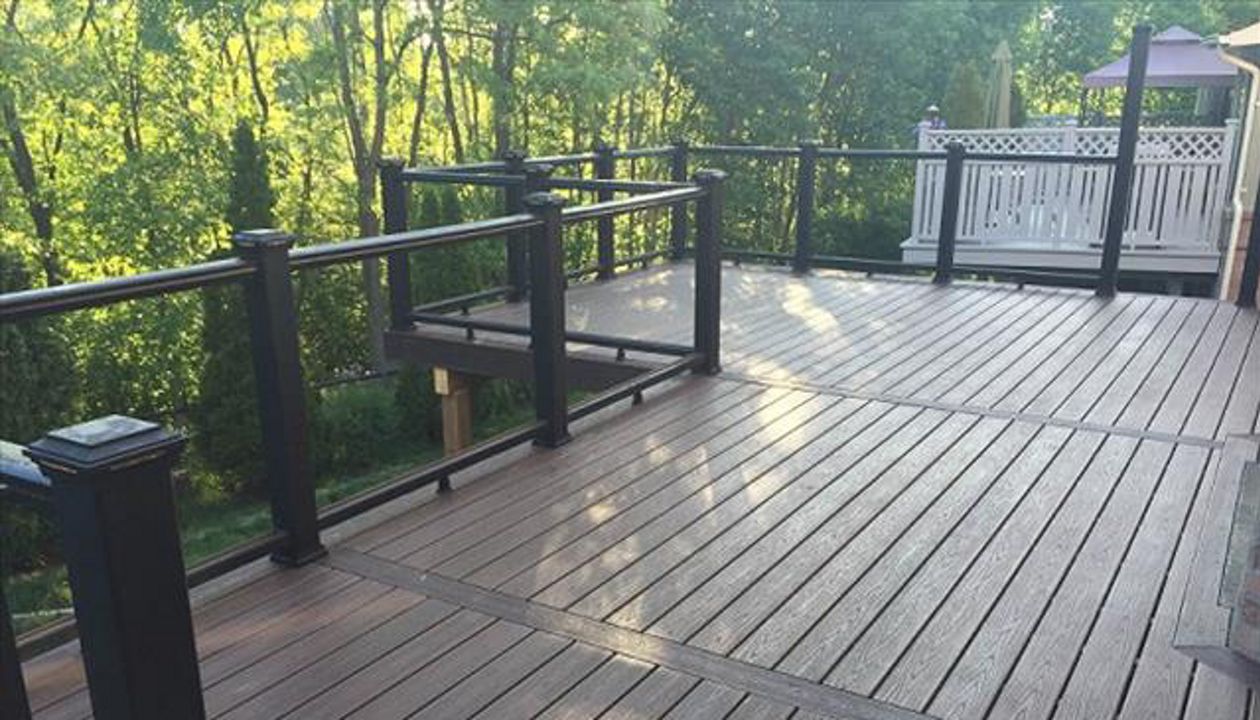 Deck made with Vintage Lantern and TREX black TREX railing, built in:  Aurora, King City, Oak Ridges, Richmond Hill, Newmarket, Toronto, Mississauga, Mount Albert, Vaughan, Bradford, Stouffville