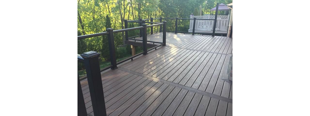 Deck made with Vintage Lantern and TREX black TREX railing, built in:  Aurora, King City, Oak Ridges, Richmond Hill, Newmarket, Toronto, Mississauga, Mount Albert, Vaughan, Bradford, Stouffville