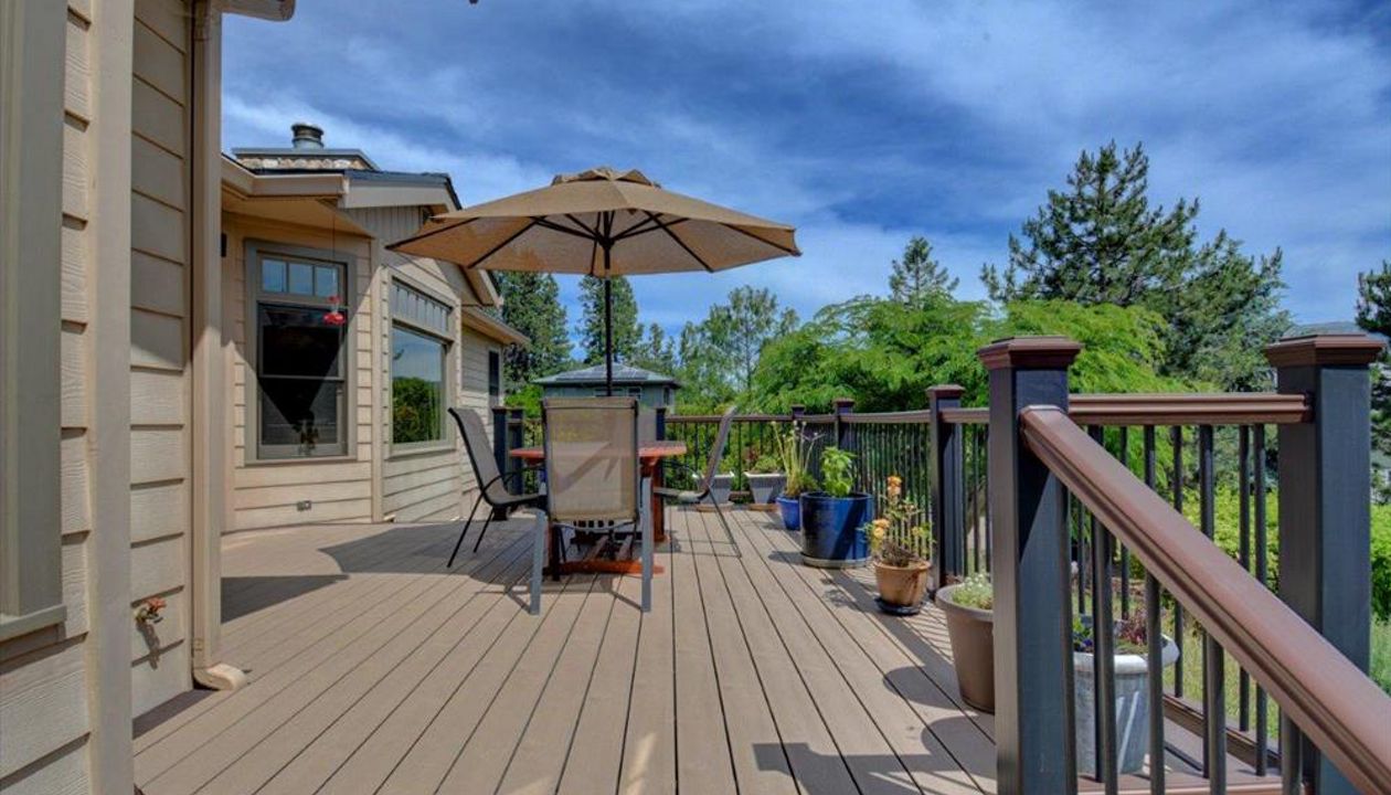 Trasend Rope Swing and Vintage Lantern accent Ashland, Or.