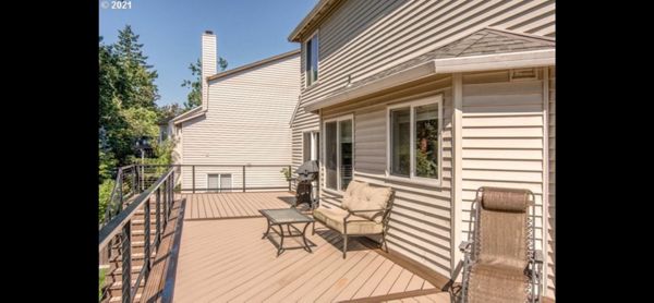 Transcend Rope Swing Decking bordered by Transcend Tropical Spiced Rum Decking with Black Aluminum cable railing