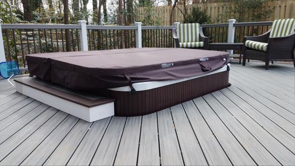 Low maintenance Trex Island Mist deck with Lava Rock perimeter