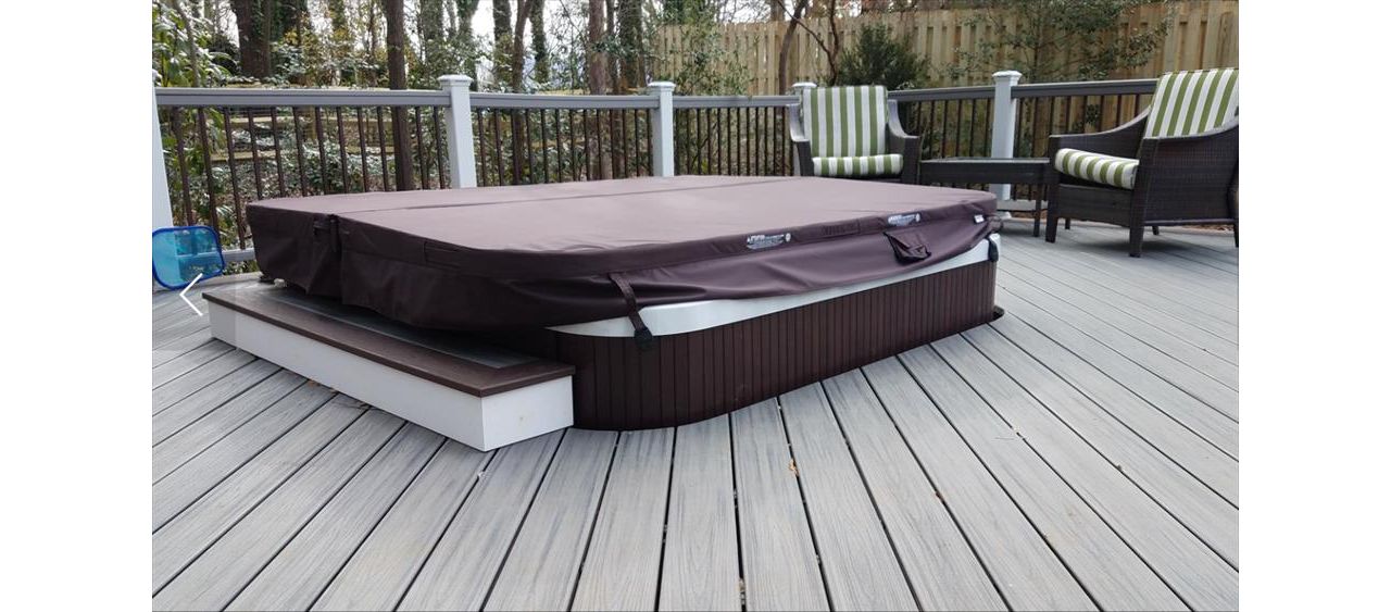 Low maintenance Trex Island Mist deck with Lava Rock perimeter