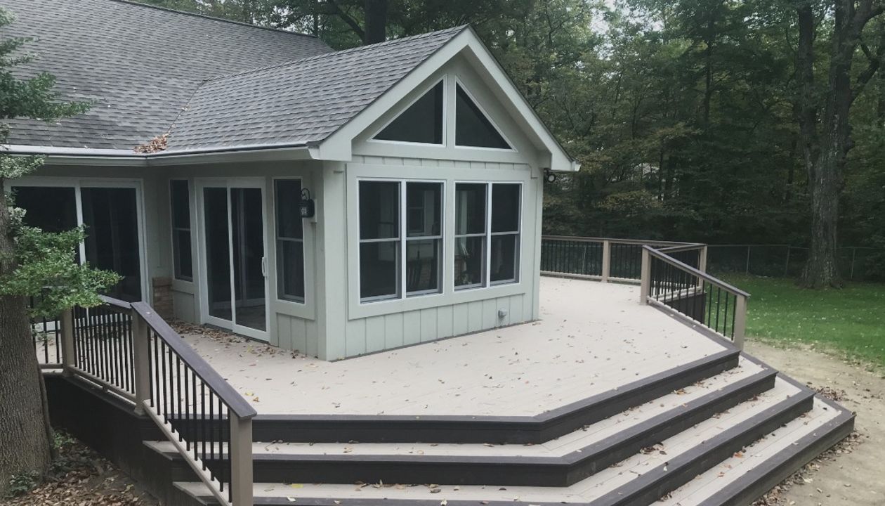 Trex Transcend Earth Tones (Rope Swing Field, Vintage Lantern-Border and Skirting.