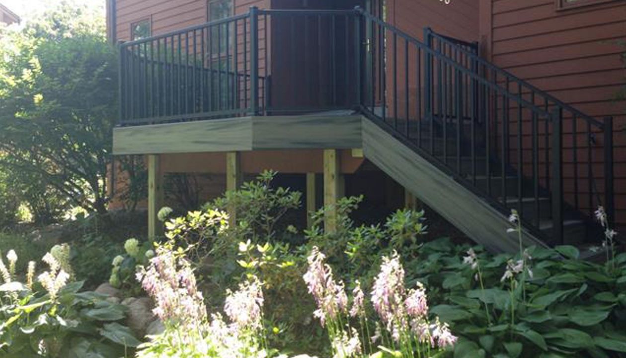 Trex Transcend Island Mist and Aluminum Handrail Bloomington, MN