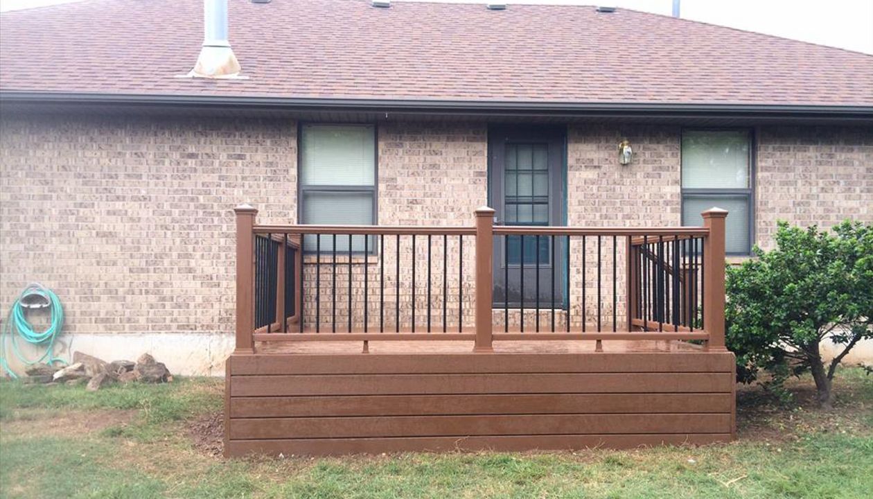 Trex Transcend Tree House Decking & Railing in Springfield, MO