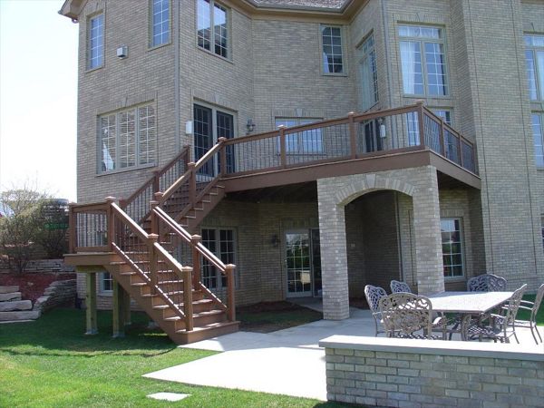 Trex Deck with Aluminum Balusters and Trex Post Caps