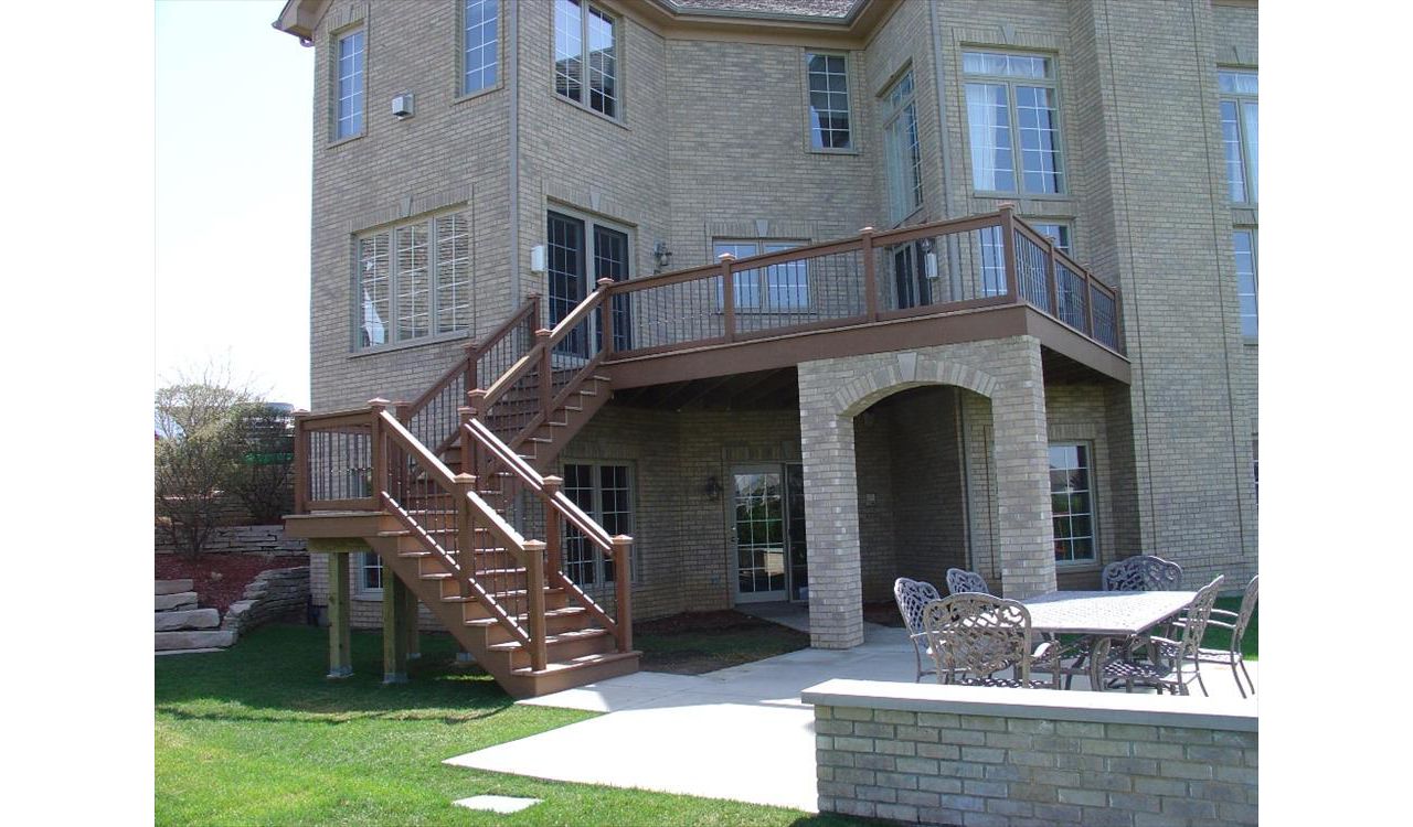 Trex Deck with Aluminum Balusters and Trex Post Caps