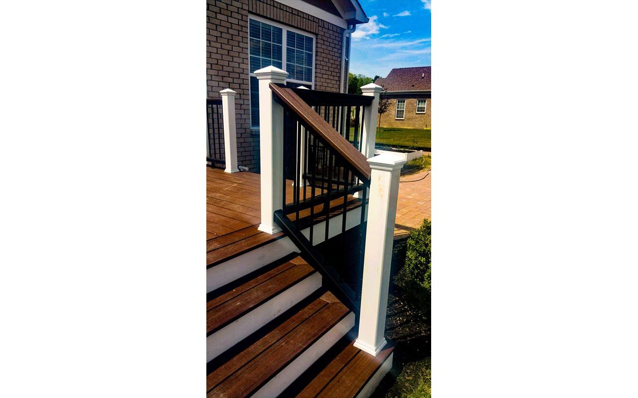 Trex Transcend Classic White and Charcoal Black railing