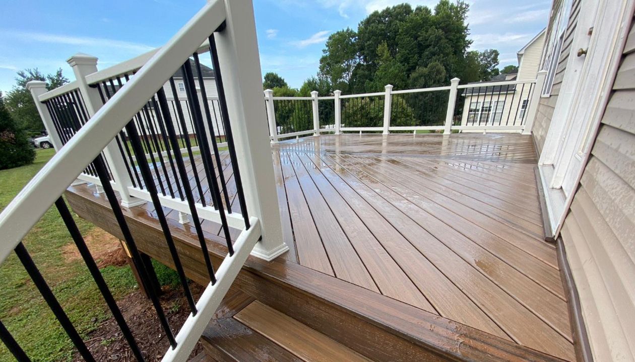 Trex Toasted Sand and Spiced Rum with Trex White Select Railing