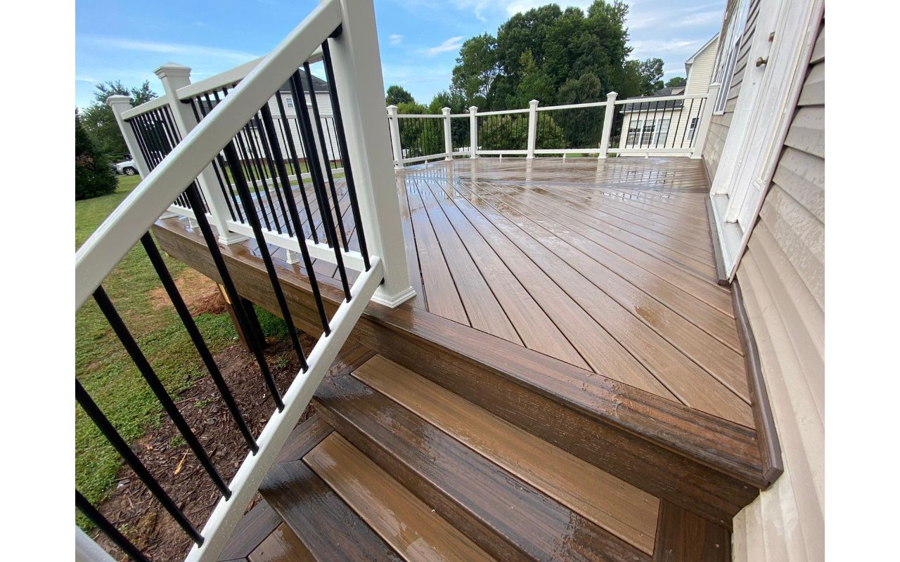 Trex Toasted Sand and Spiced Rum with Trex White Select Railing
