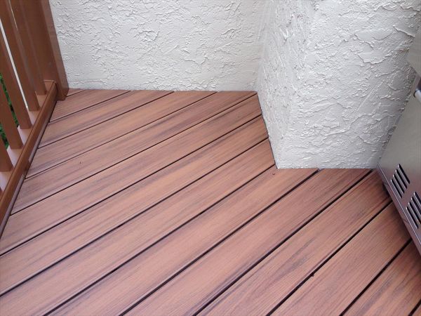 Tiki Torch with hidden fasteners