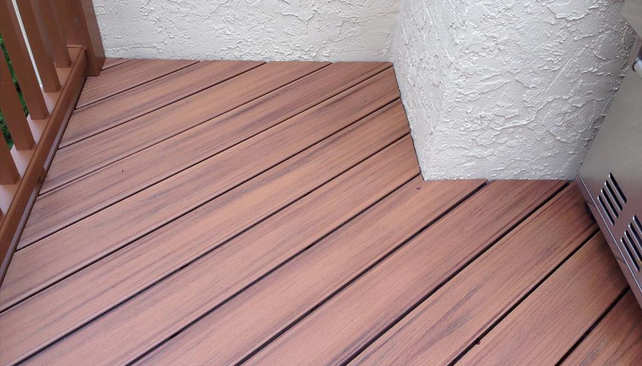 Tiki Torch with hidden fasteners