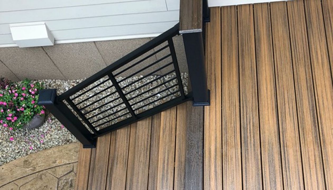 Trex/Transcend/Composite Decking and Trex/Transcend/Spiced Rum Fascia and Border with Trex/Signature/Rod-Rail (all black) and Trex/Transcend/Spiced Rum Composite Decking Cocktail Rail