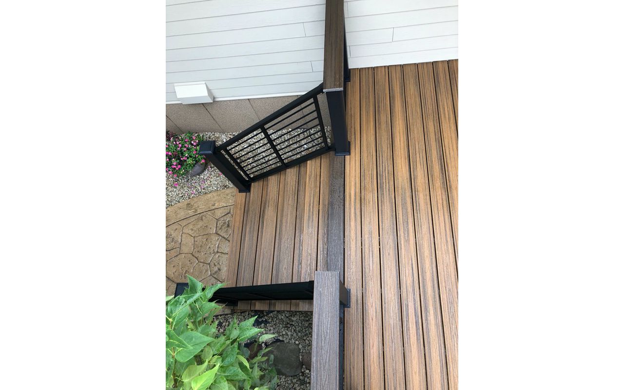 Trex/Transcend/Composite Decking and Trex/Transcend/Spiced Rum Fascia and Border with Trex/Signature/Rod-Rail (all black) and Trex/Transcend/Spiced Rum Composite Decking Cocktail Rail