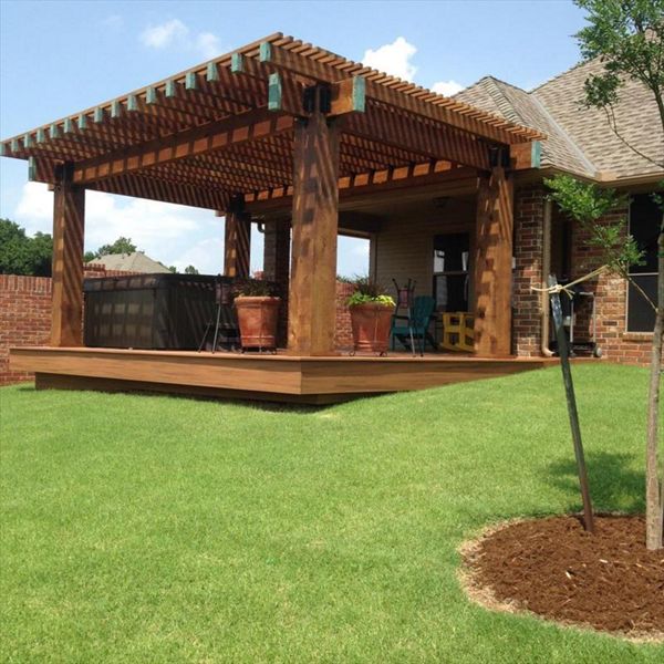 Trex Transcend decking in Tiki Torch with pergola in OKC