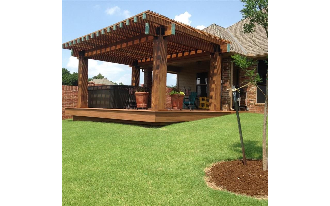 Trex Transcend decking in Tiki Torch with pergola in OKC